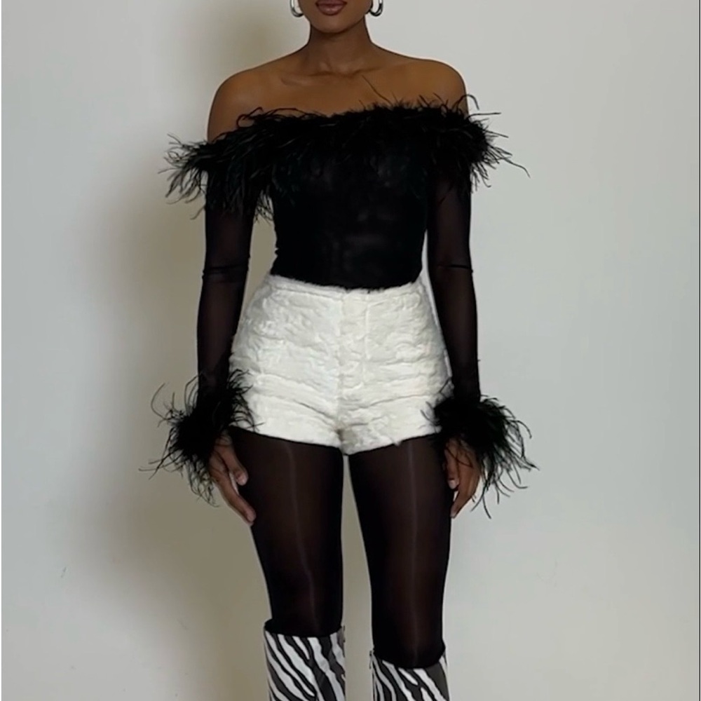 AKIRA Touch Me Faux Fur Shorts, Cream, Size XS, new with tags!